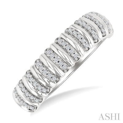 Ribbed Diamond Fashion Ring