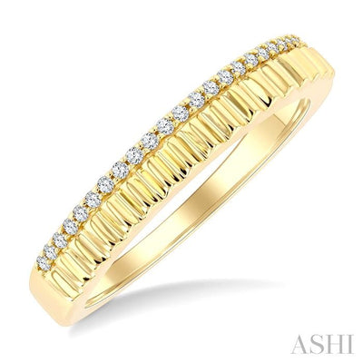 Ribbed Diamond Fashion Band