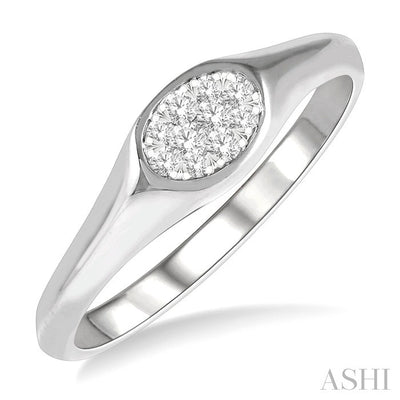 Oval Shape East-West Lovebright Essential Diamond Signet Ring
