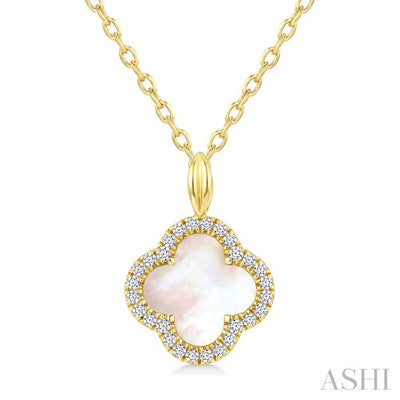 Clover Petite Mother Of Pearl & Halo Diamond Pendant