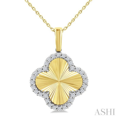 Clover Fluted Diamond Fashion Pendant