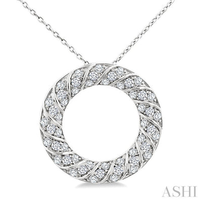 Circle Ribbed Diamond Pendant