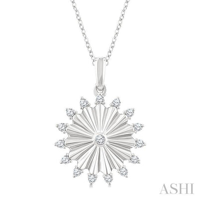 Circle Fluted Diamond Fashion Pendant