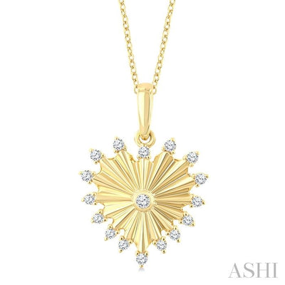 Heart Fluted Diamond Fashion Pendant