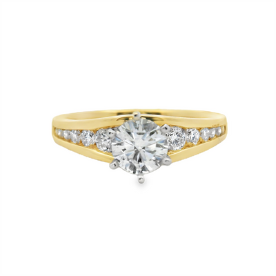 Round Diamond Engagement Ring