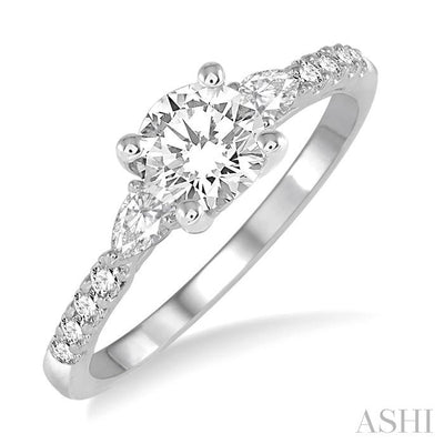 Round Shape Diamond Engagement Ring