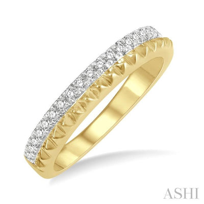 Pyramid Diamond Fashion Band