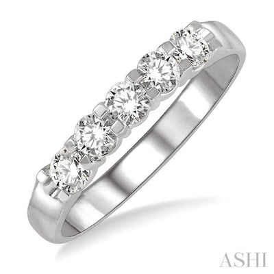Round Shape 5 Stone Diamond Wedding Band