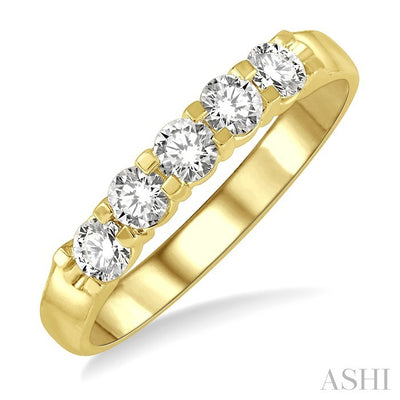 Round Shape 5 Stone Diamond Wedding Band