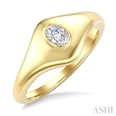 Golden Glow Oval Shape Diamond Fashion Signet Ring