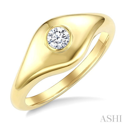 Golden Glow Round Shape Diamond Fashion Signet Ring