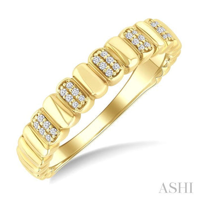 Ribbed Diamond Fashion Band