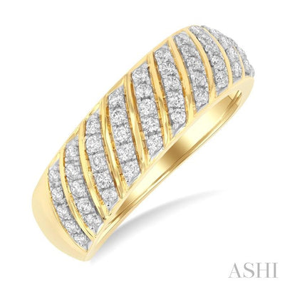 Ribbed Diamond Fashion Ring