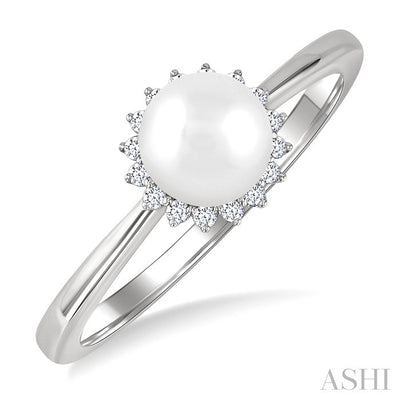 Pearl & Petite Halo Diamond Fashion Ring