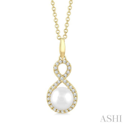 Pearl & Petite Diamond Fashion Pendant